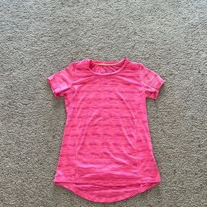 Girl’s athletic T- shirt. Size: M (7-8). Brand: Champion.